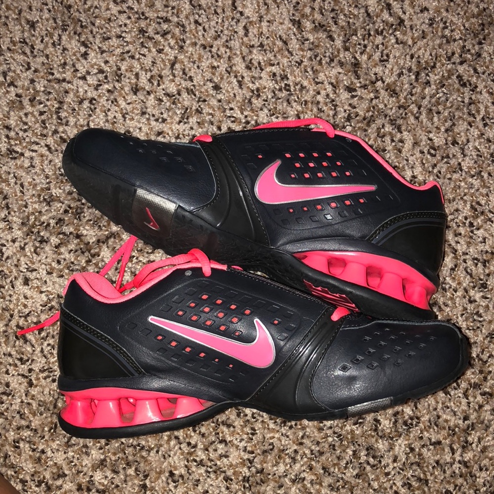 NIKE SHOES